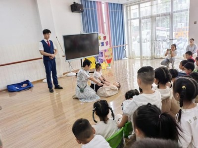 藝術點亮安全，攜手共筑童心夢——藝術設計學院教師赴慧聰幼兒園開展融合式社會培訓